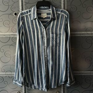 American Eagle Button Down